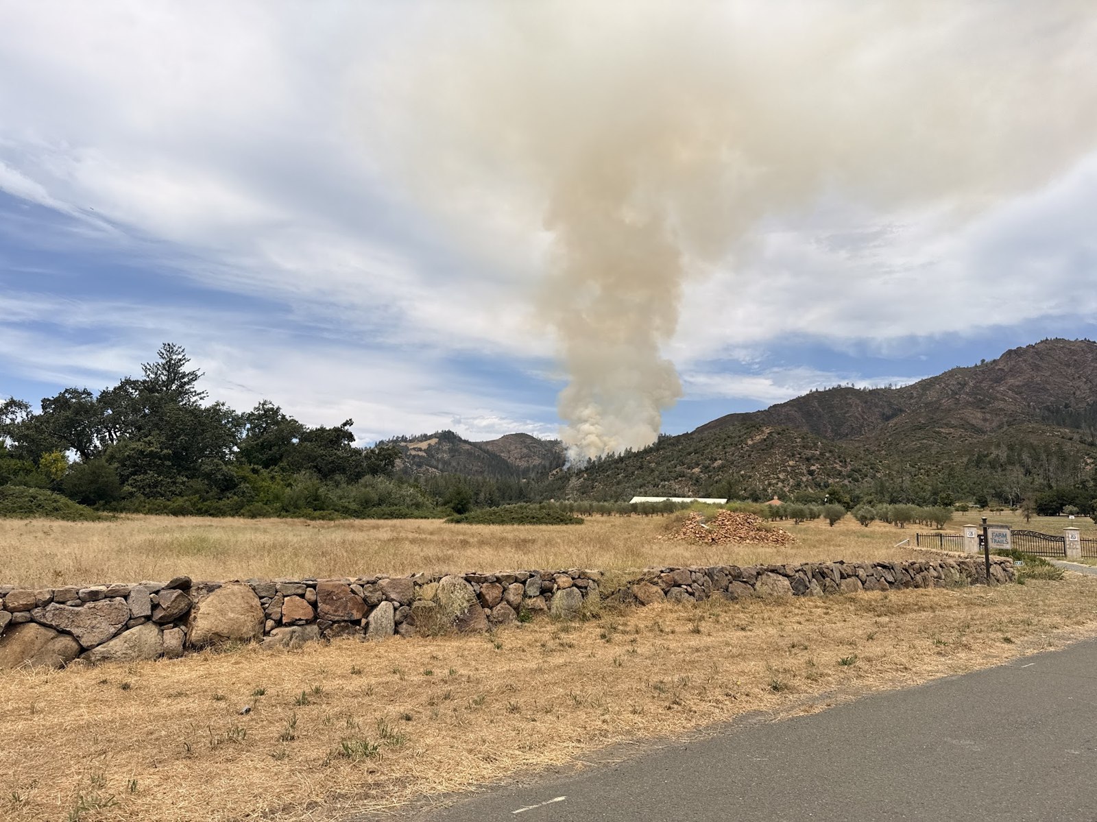 The plume from the valley floor, along Sonoma Highway.